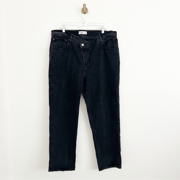 NEW Abercrombie The 90s Straight Ultra High Rise Black Jeans Size 34 Short - Picture 3 of 11
